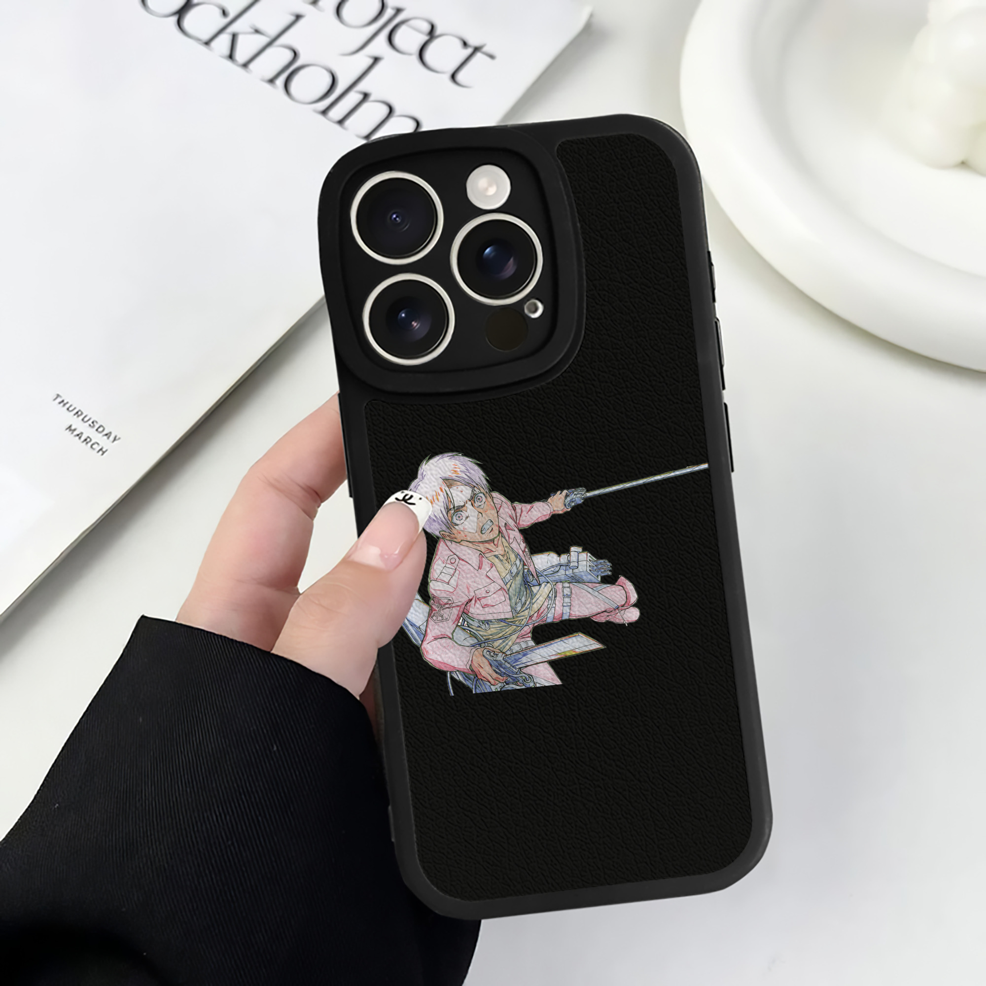 （画像用） 進撃の巨人 エレン･イェーガー Attack on Titan Eren Jäger 【iPhone 16シリーズ対応】シリコンスマホケース（レザー調） 材質：シリコン